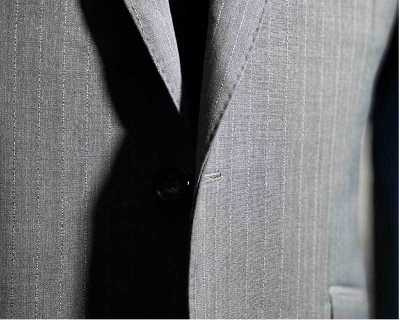 the-lancelot-bespoke-suit-perfect-fit-bespoke-suit-detail--natural-lapel-curve-c