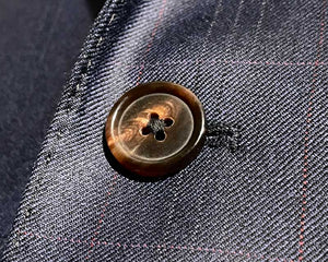 the-lancelot-bespoke-suit-perfect-fit-bespoke-suit-detail-horn-button-b